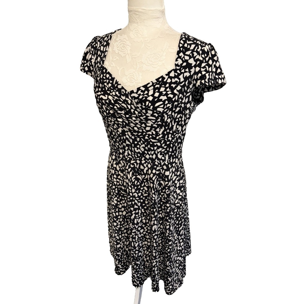Tahari Fit & Flare Short Knit Dress~6~Black White Print Sweetheart Neck Cap Slvs